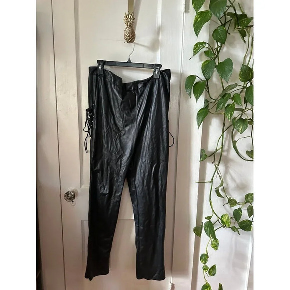 Pretty Little Thing women’s size 10 black Pants - Picture 1 of 8